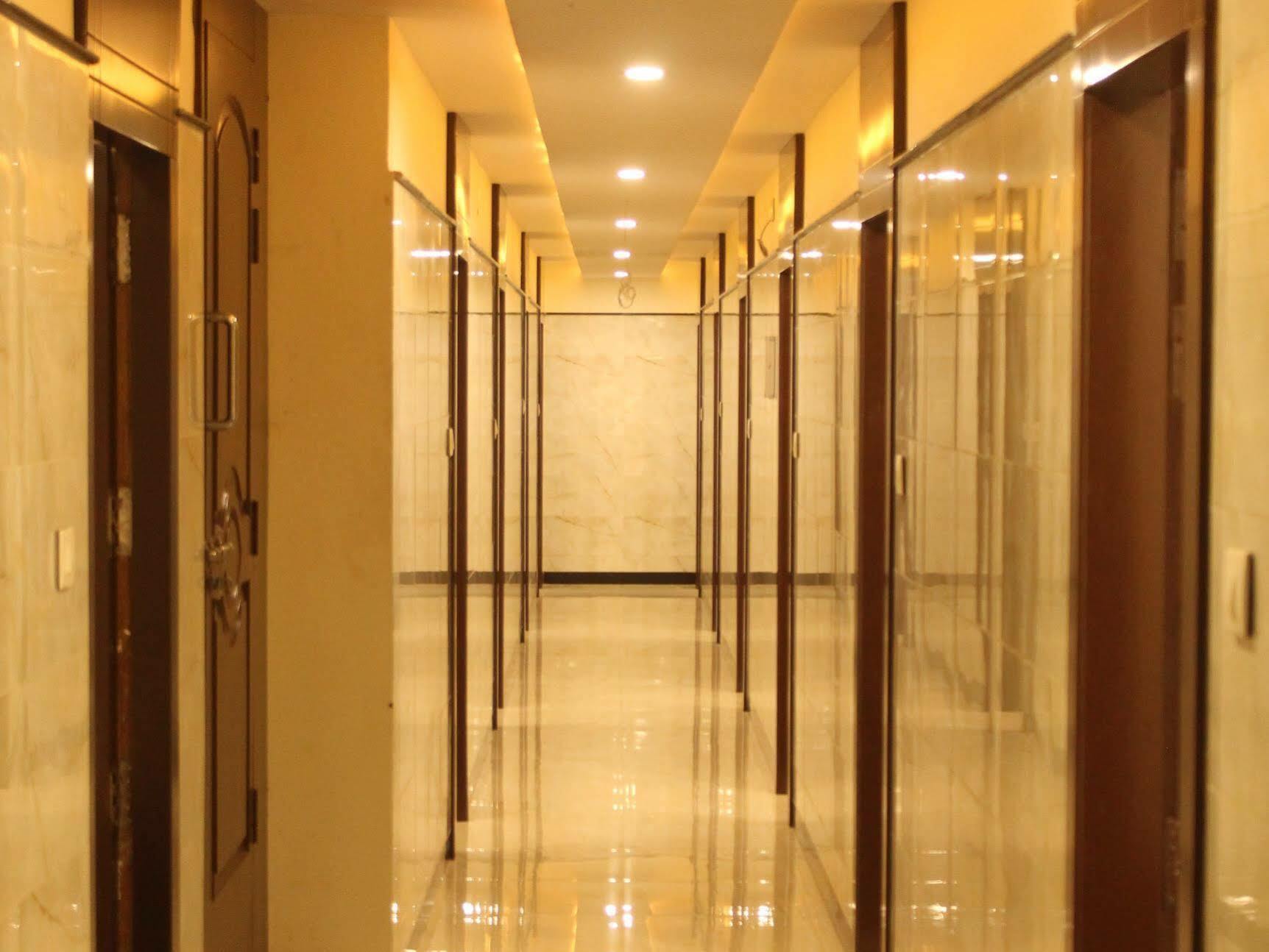 Hotel O Vb Grand Visakhapatnam Esterno foto