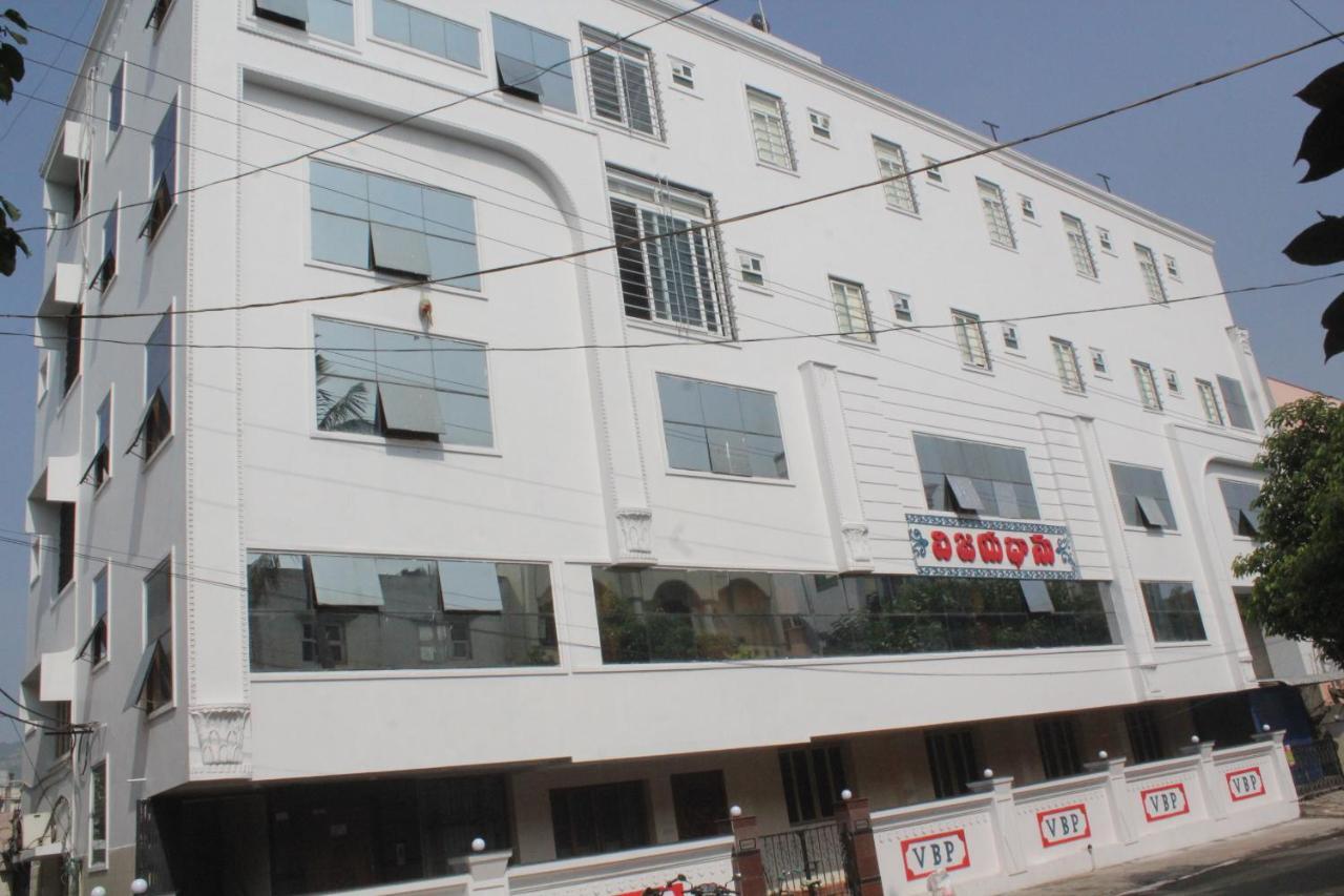Hotel O Vb Grand Visakhapatnam Esterno foto